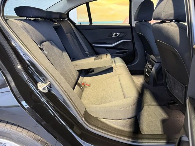 BMW 320 320i Sedan xDrive