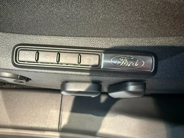 Ford Capri Premium RWD