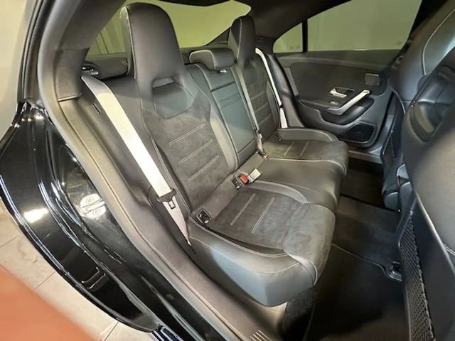 Mercedes-Benz CLA 200 AMG Line Coupé