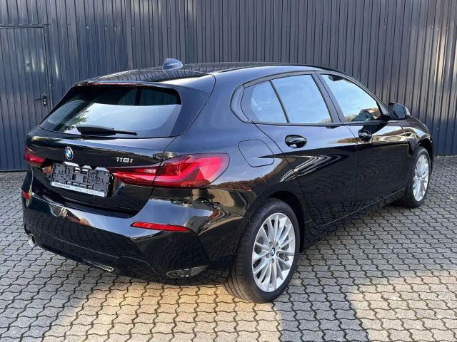 BMW 118 118i 5-deurs Sedan