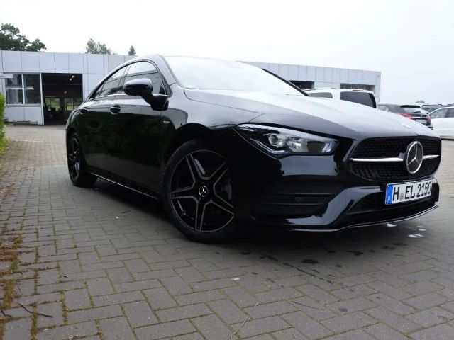 Mercedes-Benz CLA 200 AMG Line Sedan