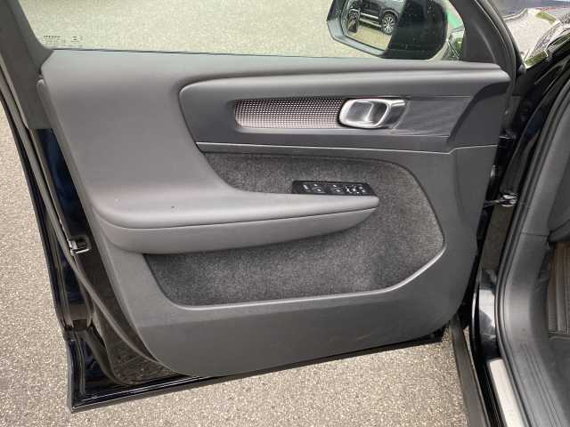 Volvo XC40 XC40 Navi LED Klima Standhzg Einparkhilfe el. Fenster