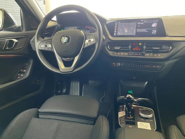 BMW 118 118i Sedan Sport Line