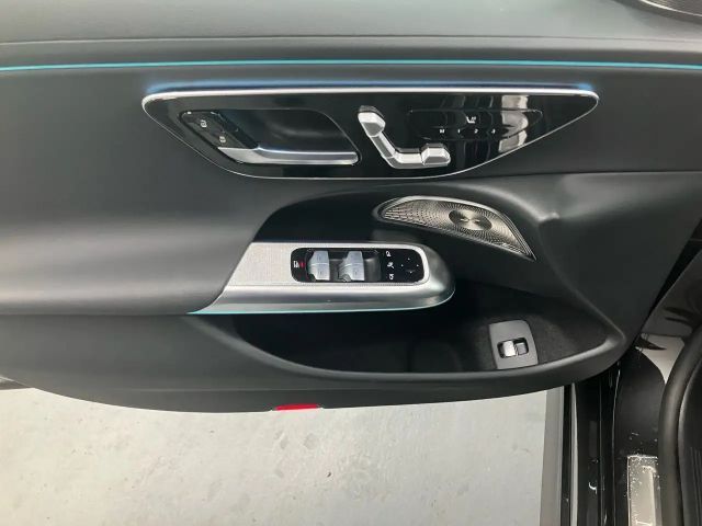 Mercedes-Benz E 200 AVANTGARDE Sedan