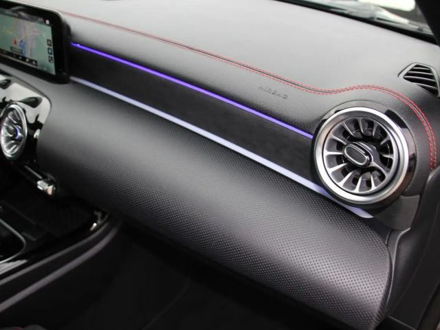 Mercedes-Benz CLA 200 AMG Line