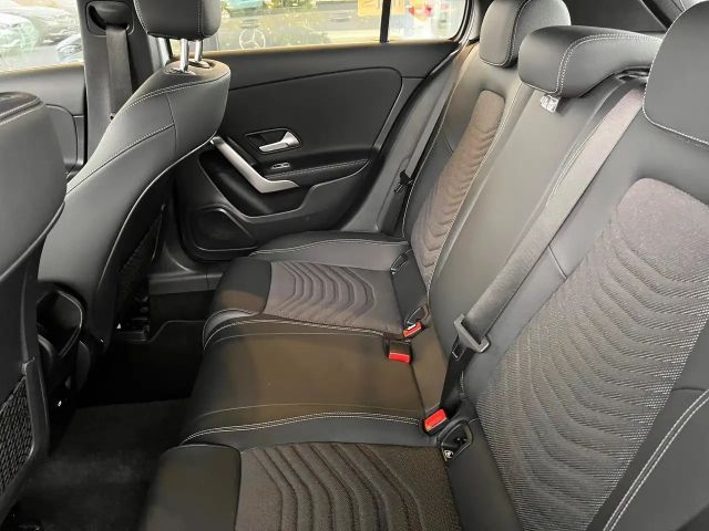 Mercedes-Benz A 180 Business Line Hatchback