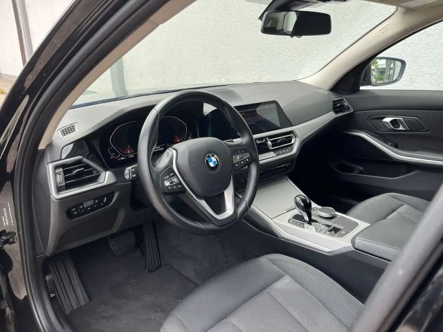 BMW 330 330i Advantage pakket Touring xDrive