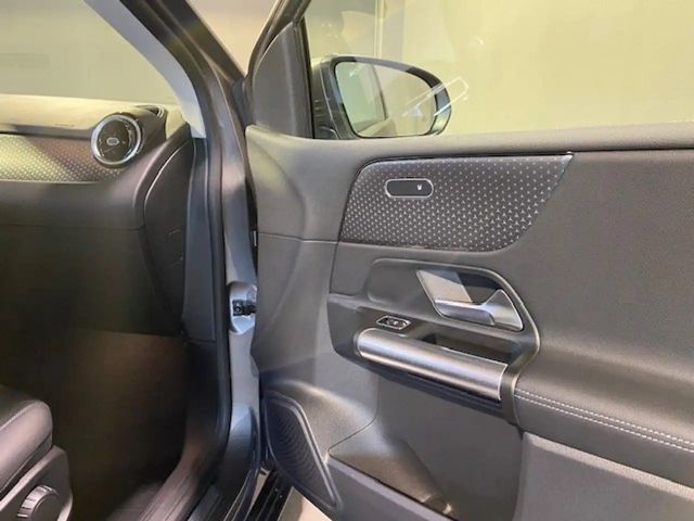 Mercedes-Benz B 200 Progressive Sedan