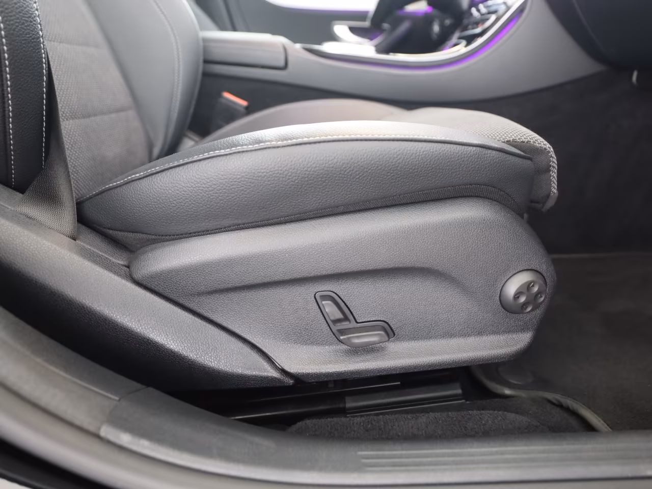 Mercedes-Benz E 220 AVANTGARDE E 220 d Estate