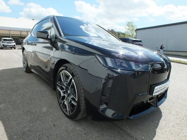 BMW iX xDrive45