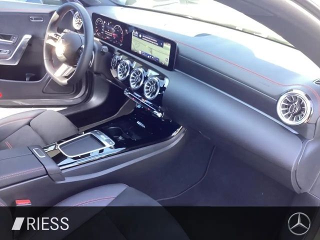 Mercedes-Benz CLA 200 AMG Line Shooting Brake
