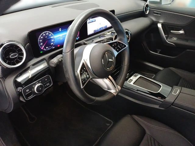 Mercedes-Benz A 180 LENKRADHEIZUNG LED HP KAMERA