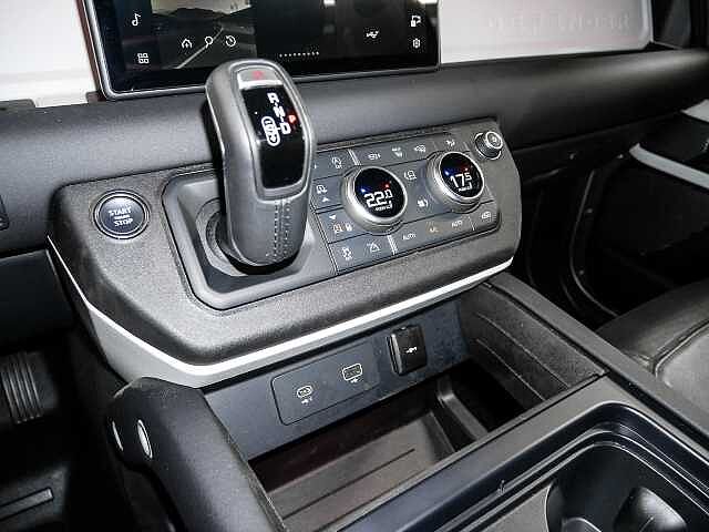 Land Rover Defender 110 Dynamic SE