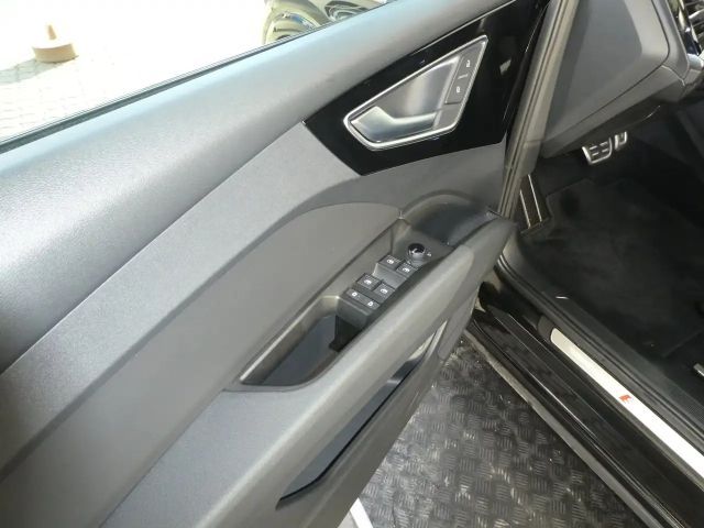 Audi Q4 e-tron Business