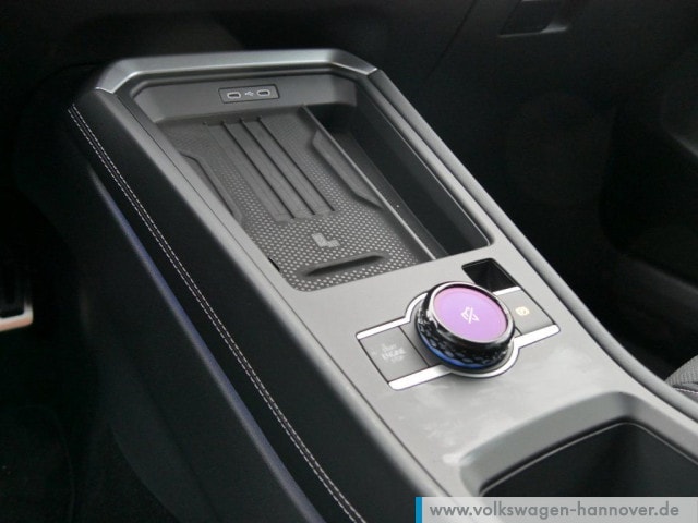 Volkswagen T-Roc 1.5 eTSI DSG IQ.Drive R-Line