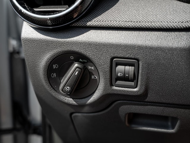 Skoda Fabia 1.0 MPI 5-GANG SpurH SoundSys