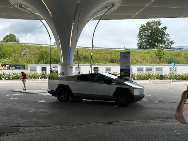 Tesla Cybertruck Cybertruck "foundation series" EU Zulassung