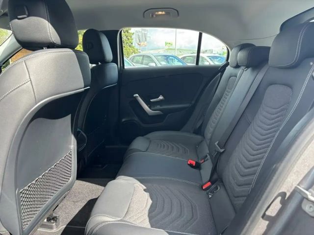 Mercedes-Benz A 180 A 180 PROGR+MBUX+KAM+LED+SHZ+ASSIST+DAB+CARPLAY+