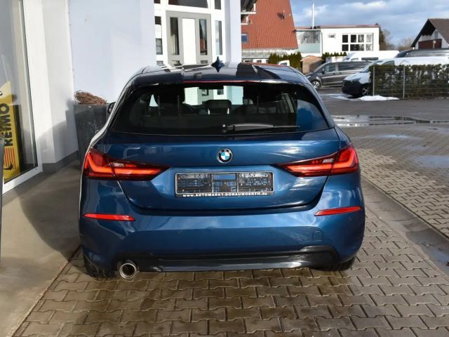 BMW 118 118i Sedan Sport Line