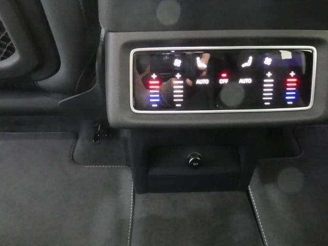 Audi Q8 e-tron 55 Business Quattro