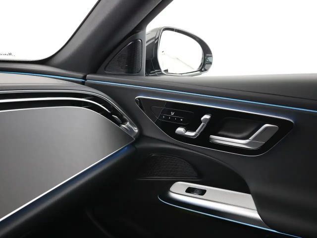 Mercedes-Benz E 200 Sedan