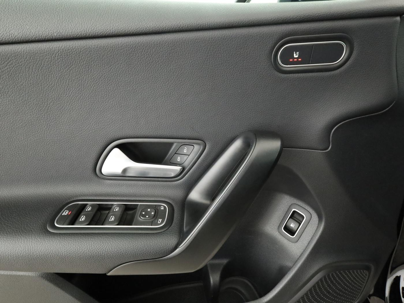 Mercedes-Benz A 250 A 250 e