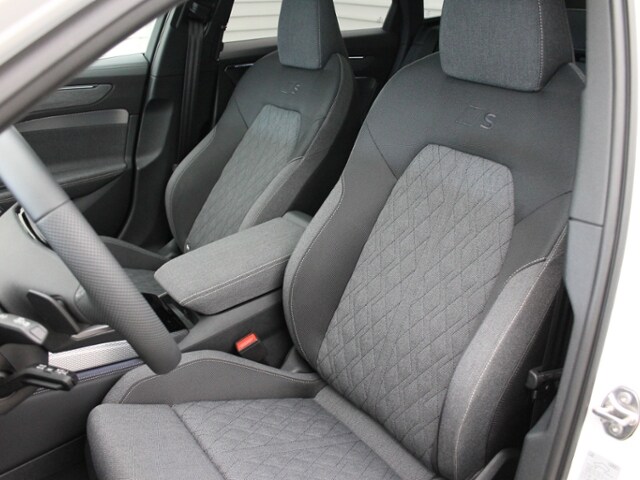 Audi A6 Avant Quattro S-Tronic