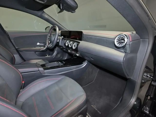 Mercedes-Benz CLA 200 AMG Line Coupé