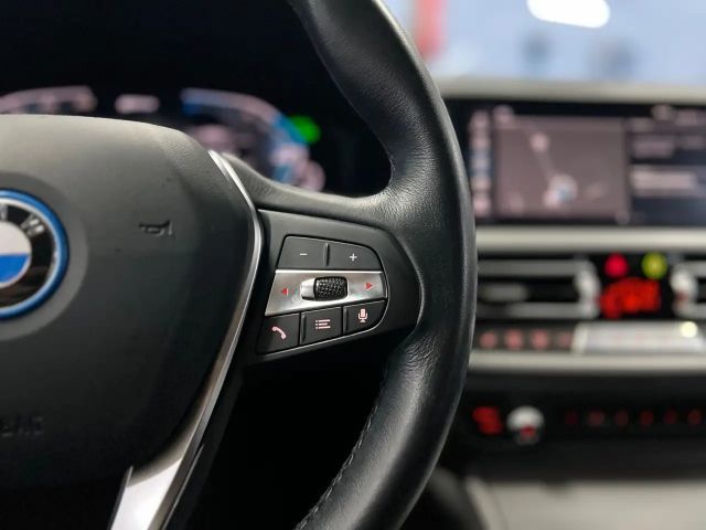 BMW 330 330e Touring