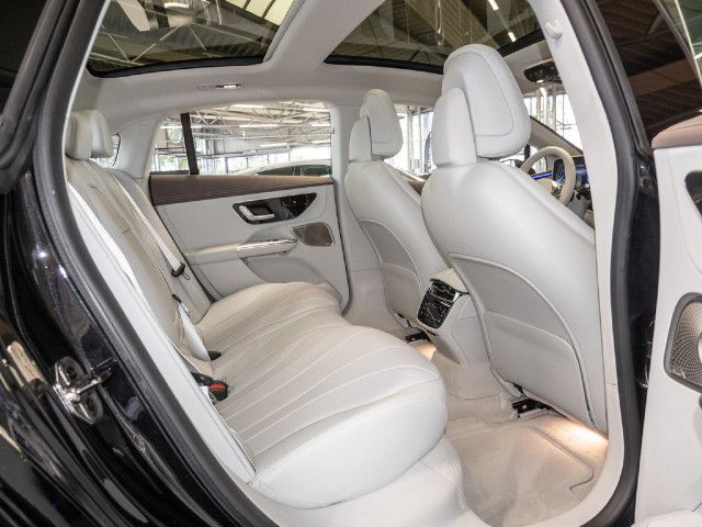 Mercedes-Benz EQE 350 Sedan