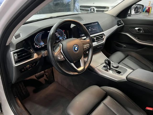 BMW 330 330e Touring