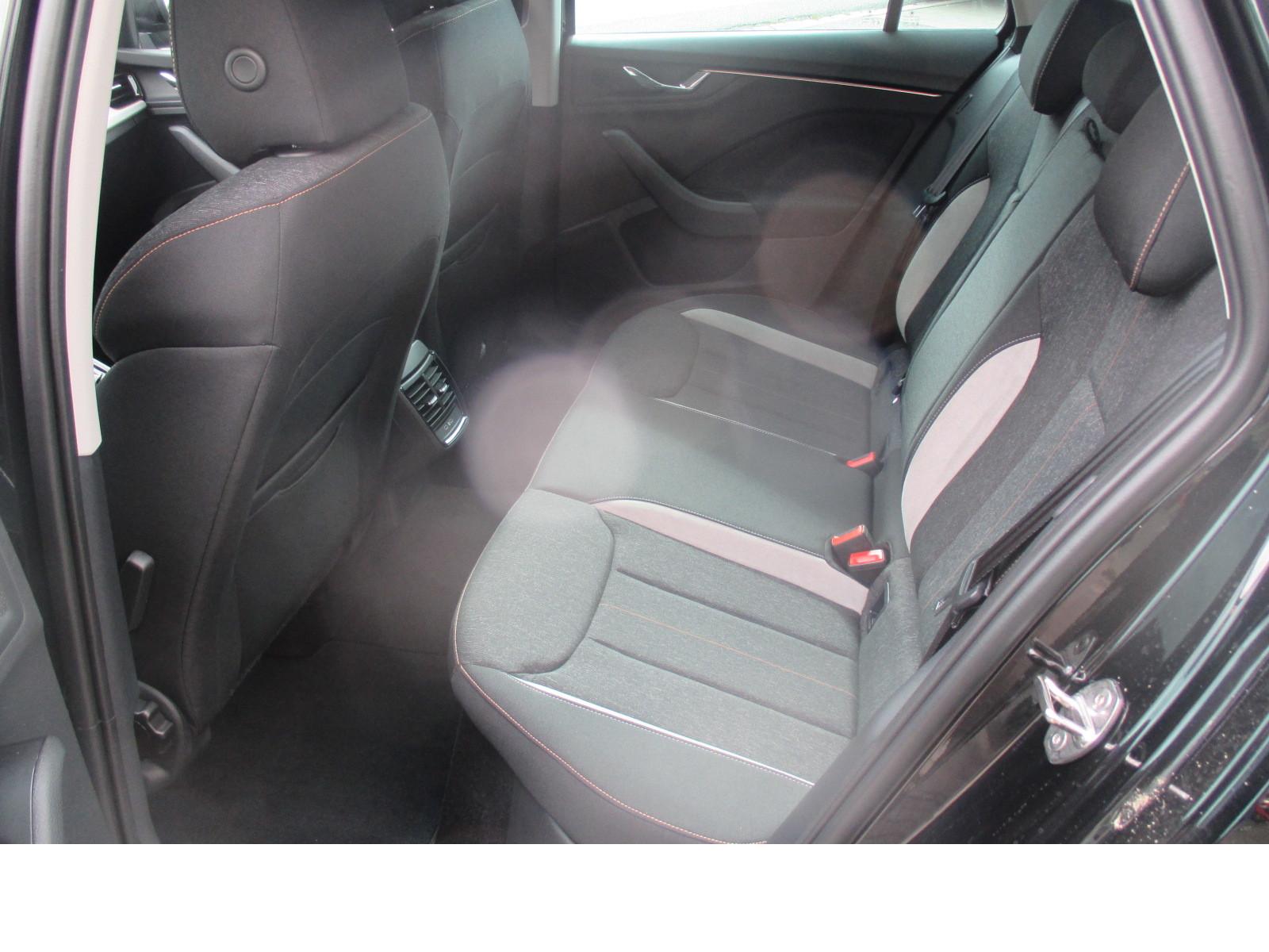 Skoda Kamiq 130 Premium 1,5TSI DSG 18´´LM/ 2*Plus/ AHK