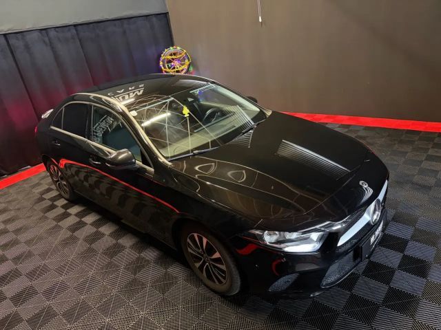 Mercedes-Benz A 180 A 180 d