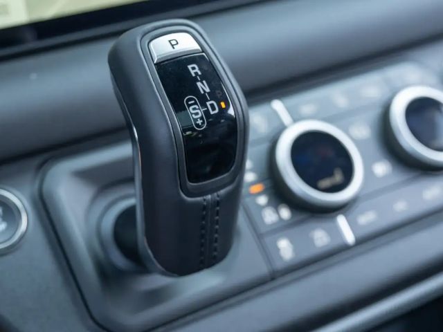 Land Rover Defender 3.0 90 D250 Dynamic SE