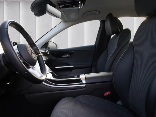 Mercedes-Benz C 180 AVANTGARDE Sedan