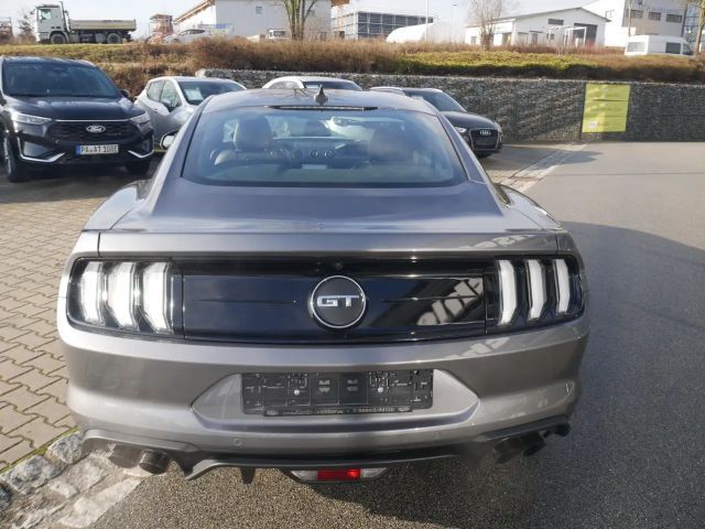 Ford Mustang Fastback GT 5.0 V8