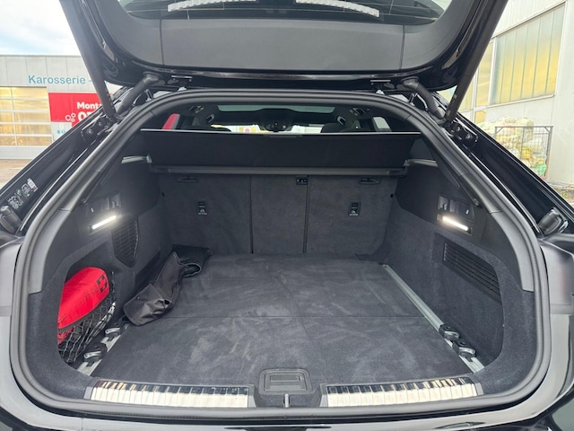 Audi A6 Avant Quattro S-Tronic