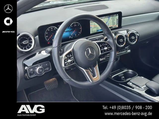 Mercedes-Benz A 220 A 220 d