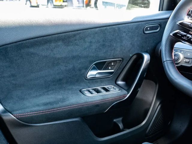 Mercedes-Benz A 200 AMG Line