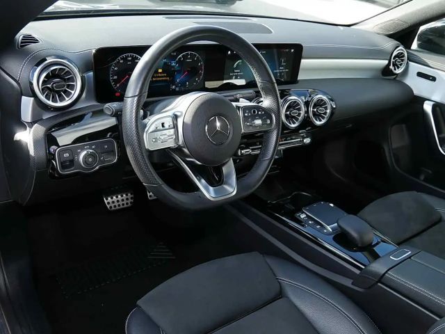 Mercedes-Benz CLA 180 AMG Line