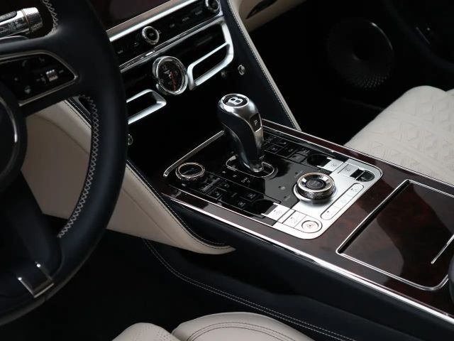 Bentley Flying Spur Hybrid V8