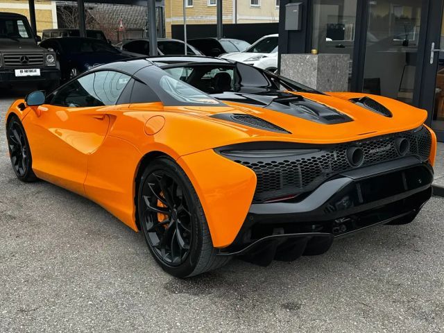 McLaren Artura Spider