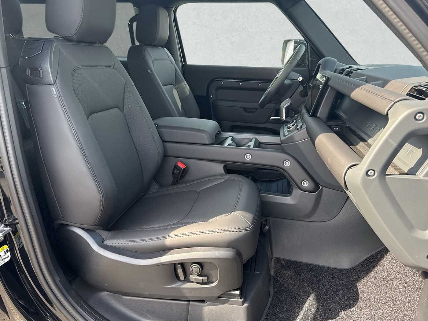 Land Rover Defender 90 Dynamic SE