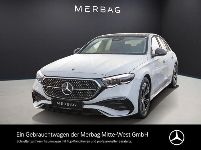 Mercedes-Benz E 200 4MATIC Sedan