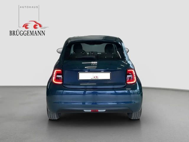 Fiat 500e Action