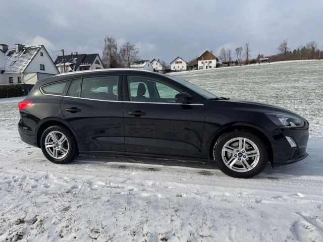 Ford Focus Cool & Connect Wagon