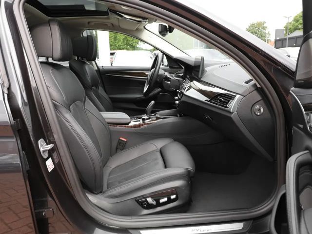 BMW 530 530d Luxury Line Sedan xDrive