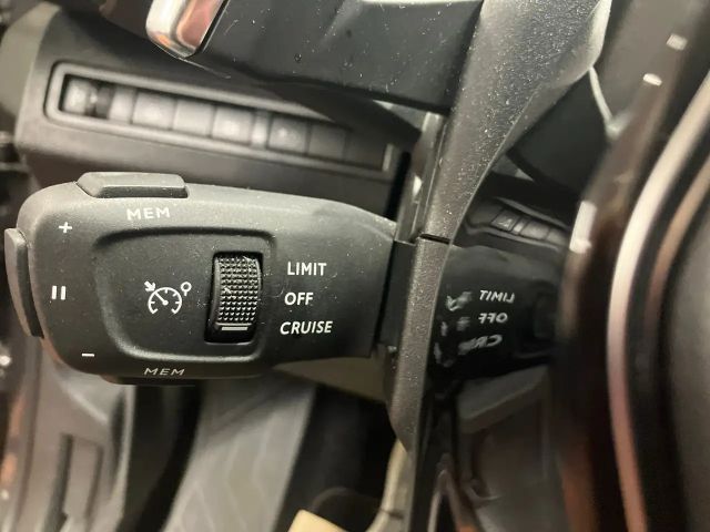 Peugeot 3008 1.6 225 A llure LED+Navi+SHZ+2xKlima+Kam.