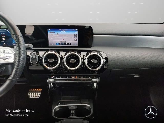 Mercedes-Benz A 250 A 250 e AMG Line