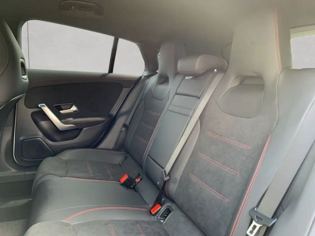 Mercedes-Benz CLA 180 CLA